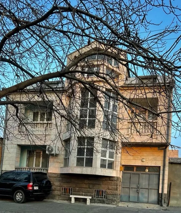 8 Սենյականոց Շքեղ Առանձնատուն, 380քմ