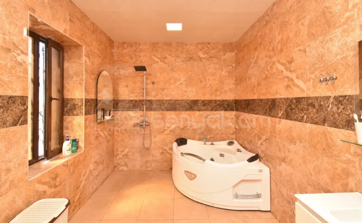 8 Սենյականոց Շքեղ Առանձնատուն, 300քմ