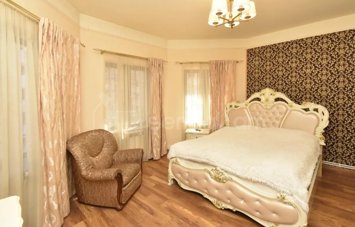 8 Սենյականոց Շքեղ Առանձնատուն, 300քմ