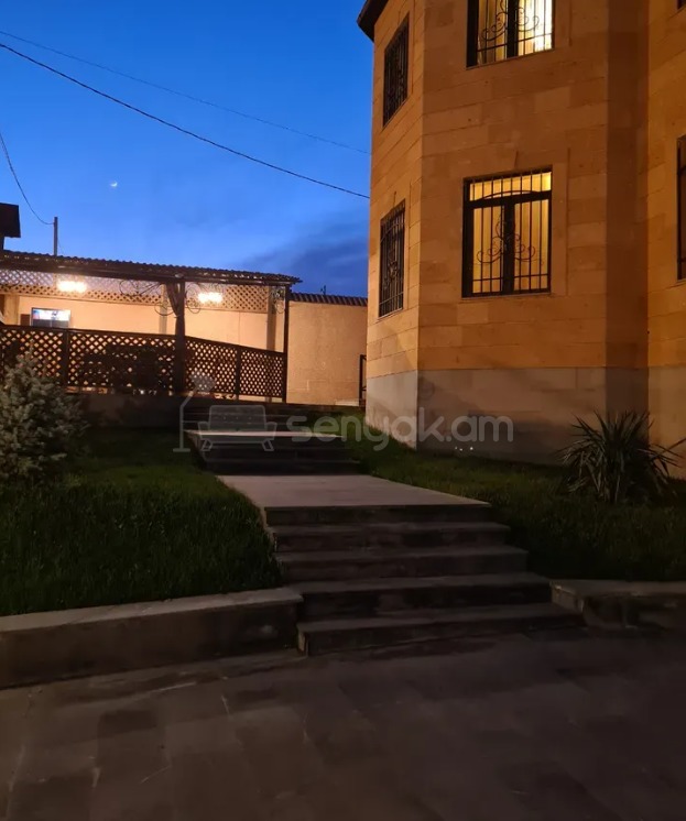 8 Սենյականոց Շքեղ Առանձնատուն, 300քմ