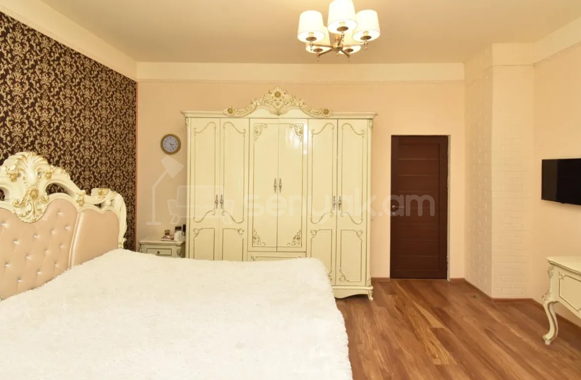 8 Սենյականոց Շքեղ Առանձնատուն, 300քմ