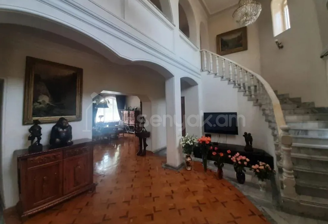 8 Սենյականոց Շքեղ Առանձնատուն, 1400քմ