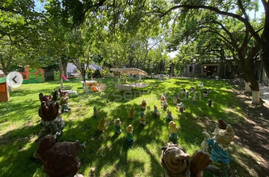 8 Սենյականոց Շքեղ Առանձնատուն, 1400քմ