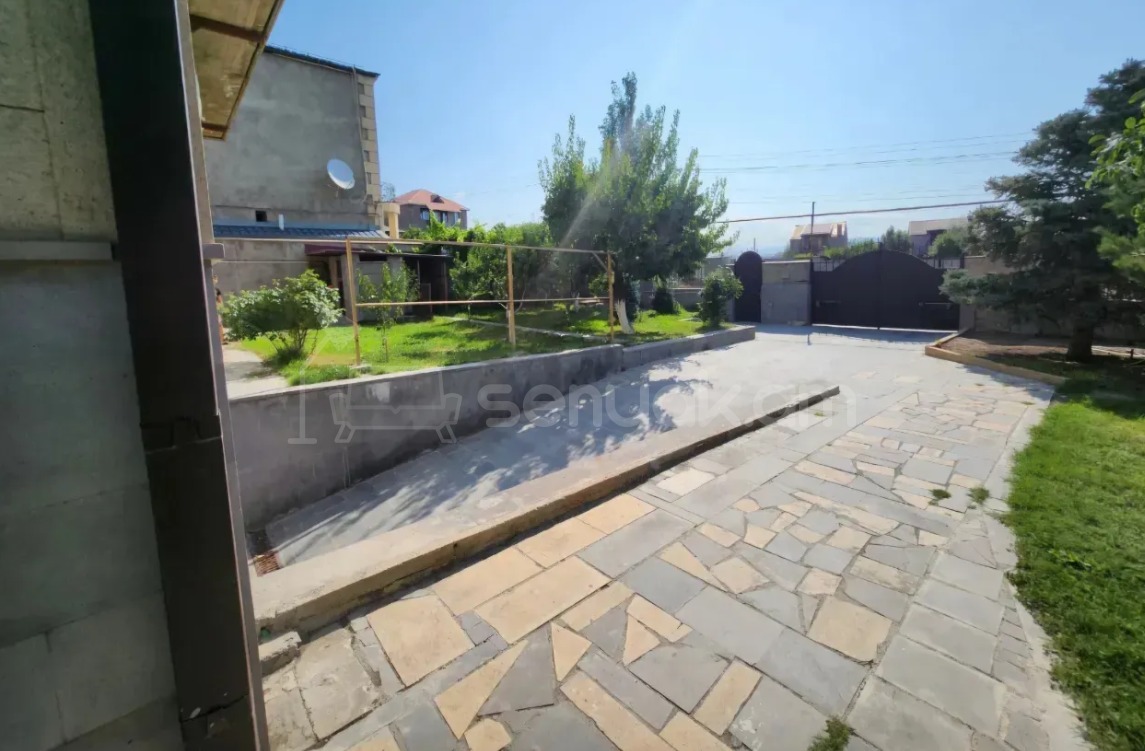 8 Սենյականոց Շքեղ Առանձնատուն, 800քմ