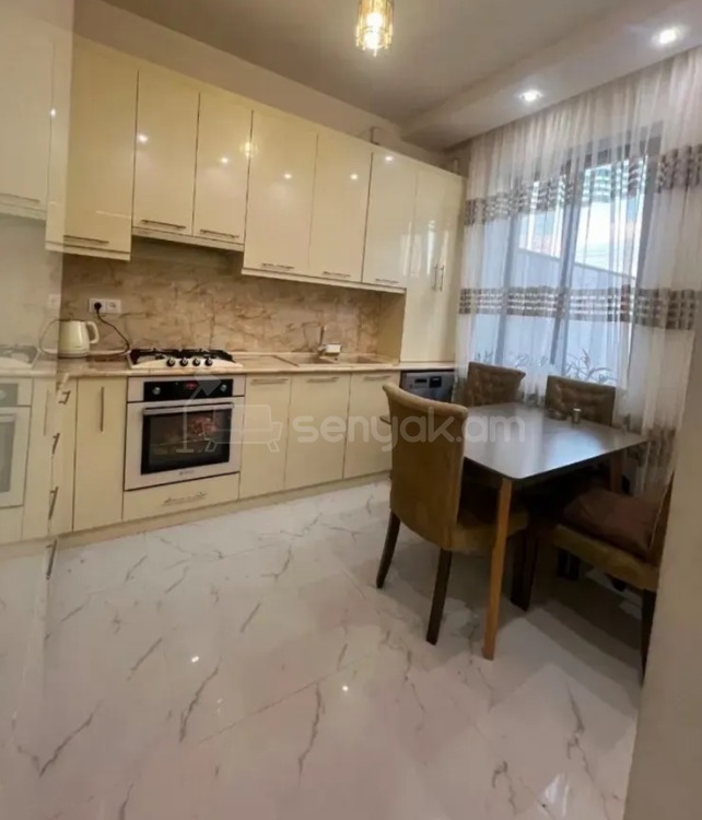 4 Սենյականոց Սեփական Տուն, 240քմ, Կապիտալ Վերանորոգված