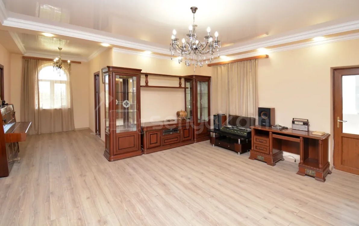 8 Սենյականոց Շքեղ Առանձնատուն, 422քմ