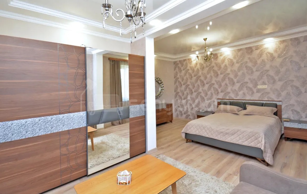 8 Սենյականոց Շքեղ Առանձնատուն, 422քմ