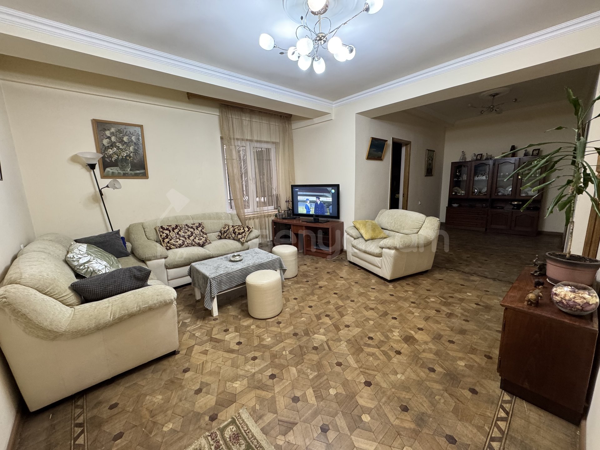 6 Սենյականոց Սեփական Տուն, 490քմ, Կոսմետիկ Վերանորոգված, Ավտոտնակով