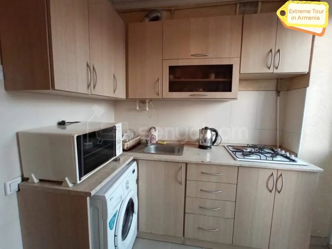 1 Սենյականոց Բնակարան Քարե Շենքում, 33քմ, 3/4 հարկ, Նորմալ Վիճակում, Կահավորված, Արևկող