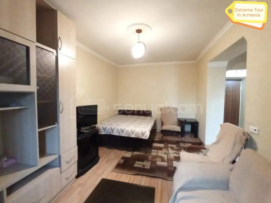 1 Սենյականոց Բնակարան Քարե Շենքում, 33քմ, 3/4 հարկ, Նորմալ Վիճակում, Կահավորված, Արևկող