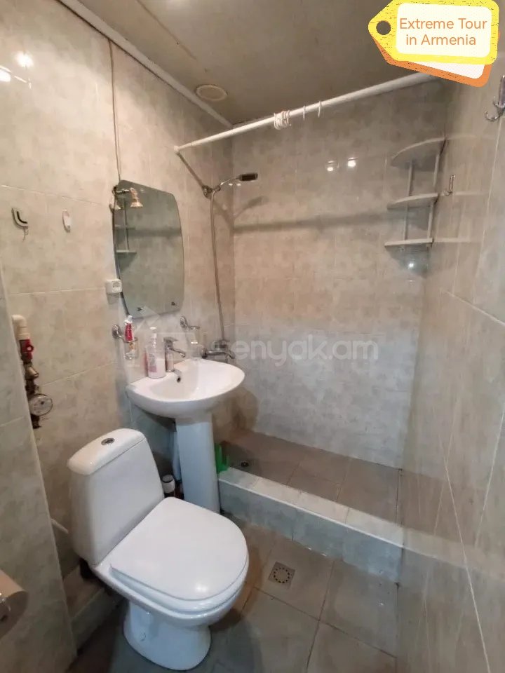 1 Սենյականոց Բնակարան Քարե Շենքում, 33քմ, 3/4 հարկ, Նորմալ Վիճակում, Կահավորված, Արևկող