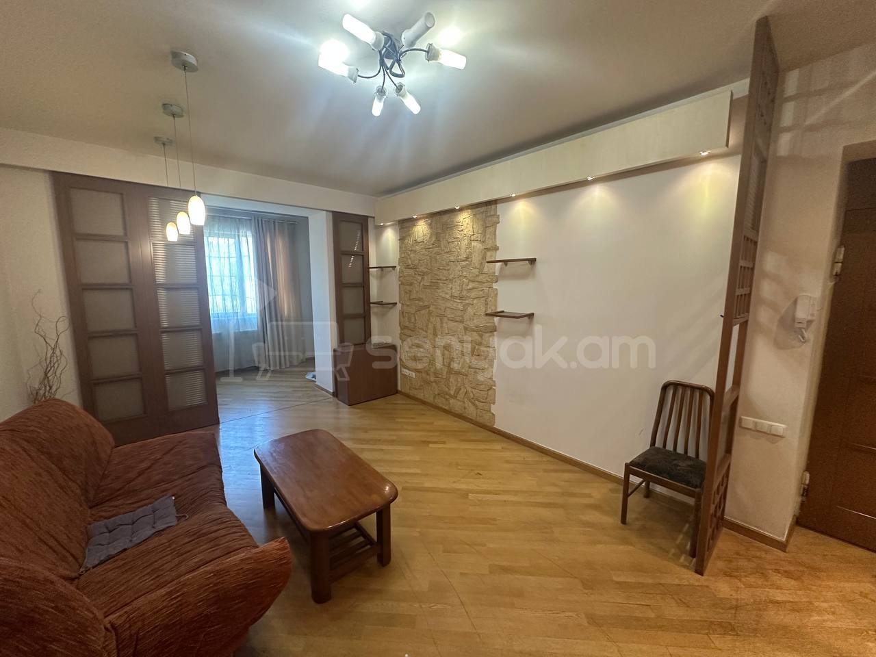 3 Սենյականոց Բնակարան Քարե Շենքում, 90քմ, 2/9 հարկ, Նորմալ Վիճակում, Կահավորված, Արևկող