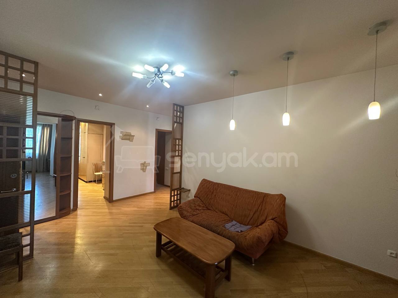 3 Սենյականոց Բնակարան Քարե Շենքում, 90քմ, 2/9 հարկ, Նորմալ Վիճակում, Կահավորված, Արևկող