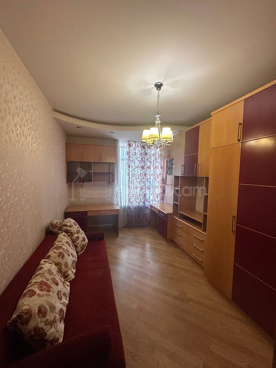 3 Սենյականոց Բնակարան Քարե Շենքում, 90քմ, 2/9 հարկ, Նորմալ Վիճակում, Կահավորված, Արևկող