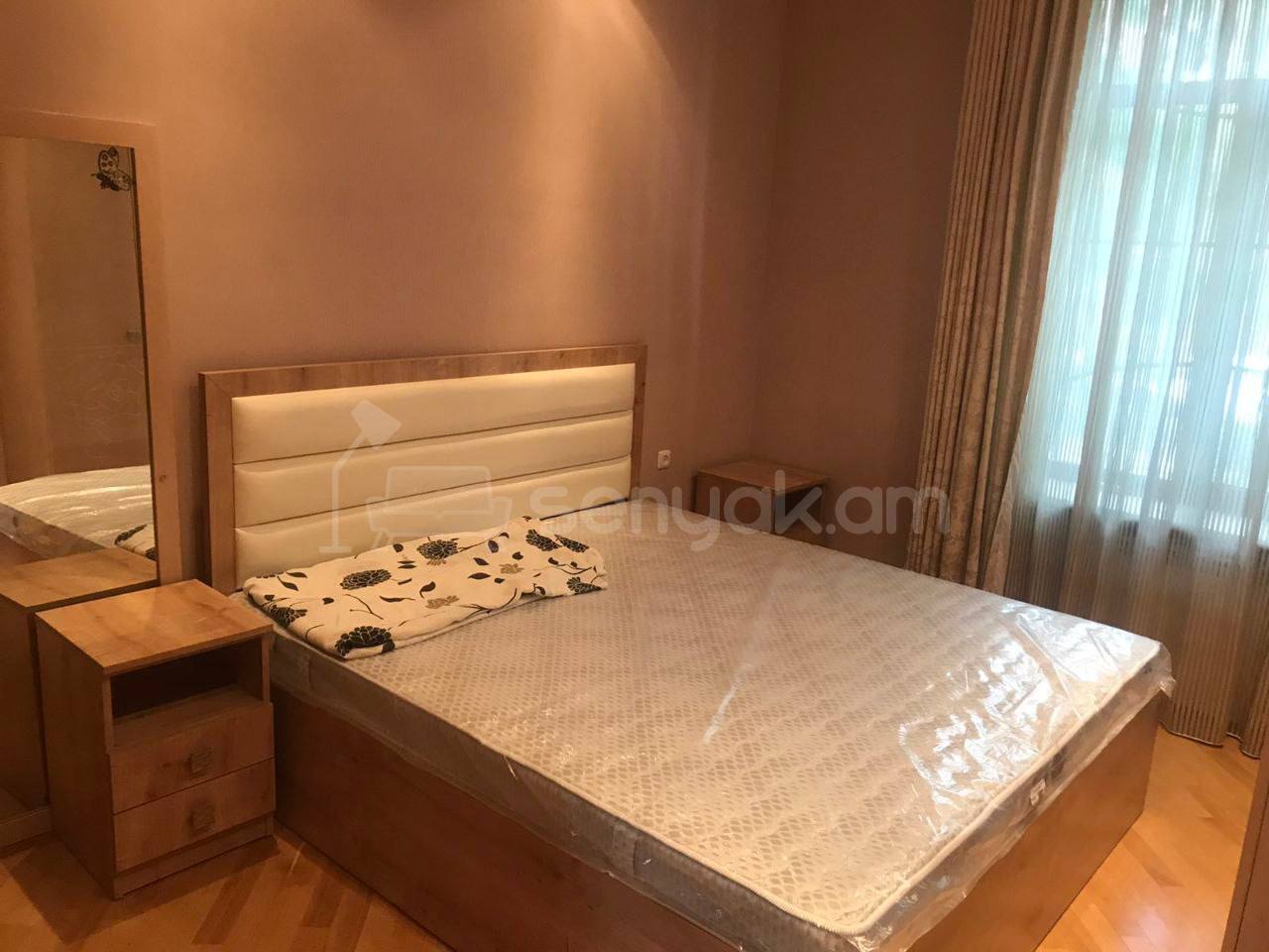 3 Սենյականոց Բնակարան Քարե Շենքում, 90քմ, 2/9 հարկ, Նորմալ Վիճակում, Կահավորված, Արևկող