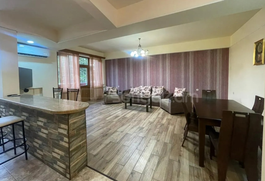 3 Սենյականոց Բնակարան Քարե Շենքում, 100քմ, 2/5 հարկ, Կապիտալ Վերանորոգված