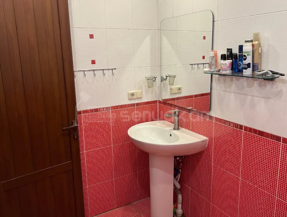 3 Սենյականոց Բնակարան Քարե Շենքում, 80քմ, 5/5 հարկ, Կապիտալ Վերանորոգված