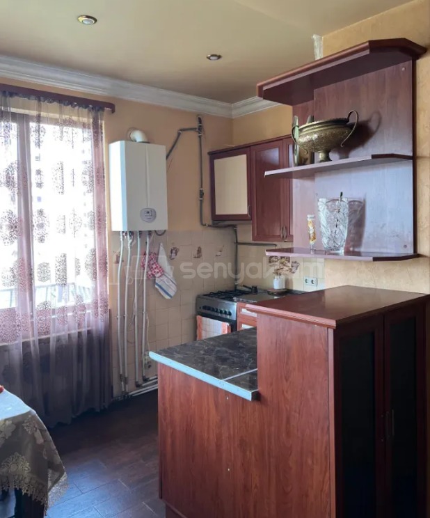 3 Սենյականոց Բնակարան Քարե Շենքում, 80քմ, 5/5 հարկ, Կապիտալ Վերանորոգված