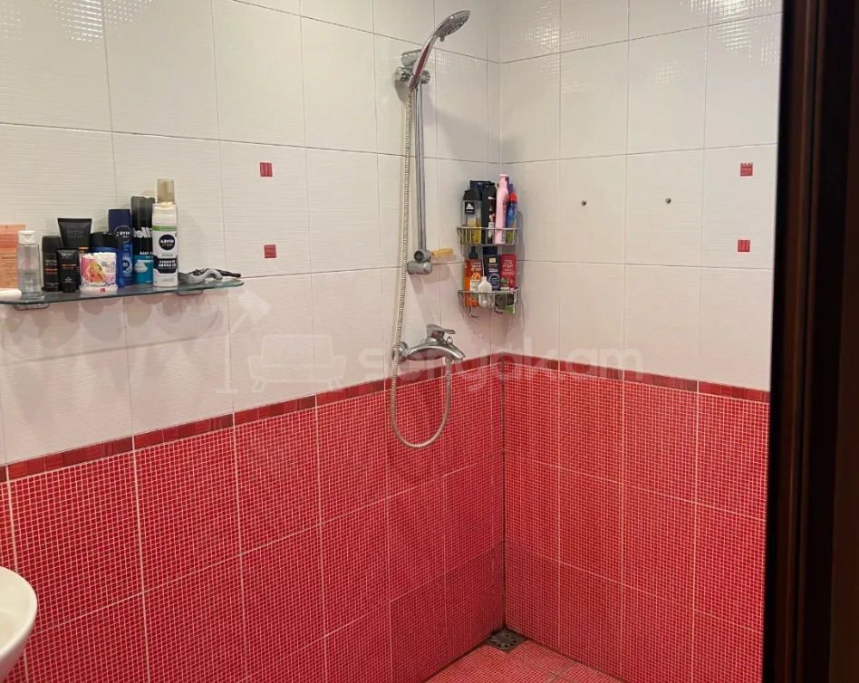 3 Սենյականոց Բնակարան Քարե Շենքում, 80քմ, 5/5 հարկ, Կապիտալ Վերանորոգված