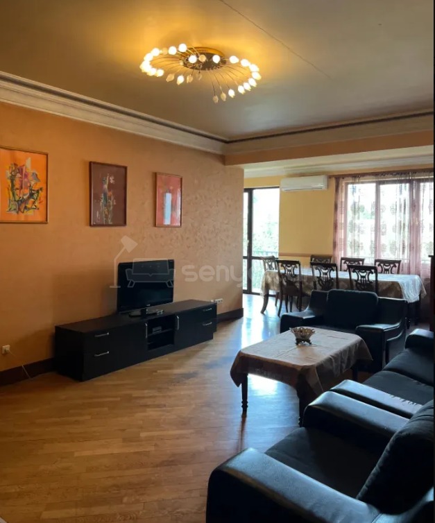 3 Սենյականոց Բնակարան Քարե Շենքում, 80քմ, 5/5 հարկ, Կապիտալ Վերանորոգված