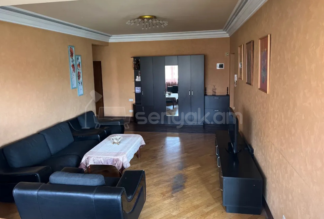 3 Սենյականոց Բնակարան Քարե Շենքում, 80քմ, 5/5 հարկ, Կապիտալ Վերանորոգված