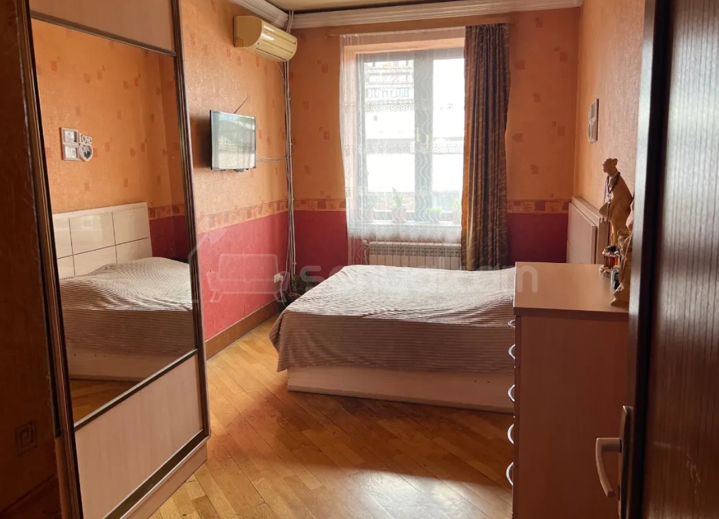 3 Սենյականոց Բնակարան Քարե Շենքում, 80քմ, 5/5 հարկ, Կապիտալ Վերանորոգված