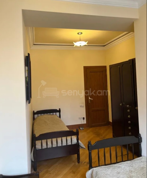 3 Սենյականոց Բնակարան Քարե Շենքում, 80քմ, 5/5 հարկ, Կապիտալ Վերանորոգված