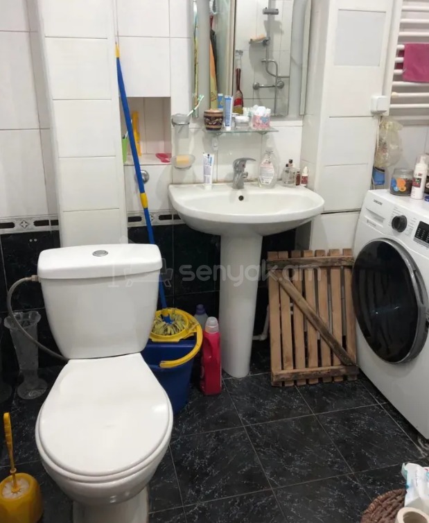 3 Սենյականոց Բնակարան Քարե Շենքում, 110քմ, 2/5 հարկ, Կոսմետիկ Վերանորոգված