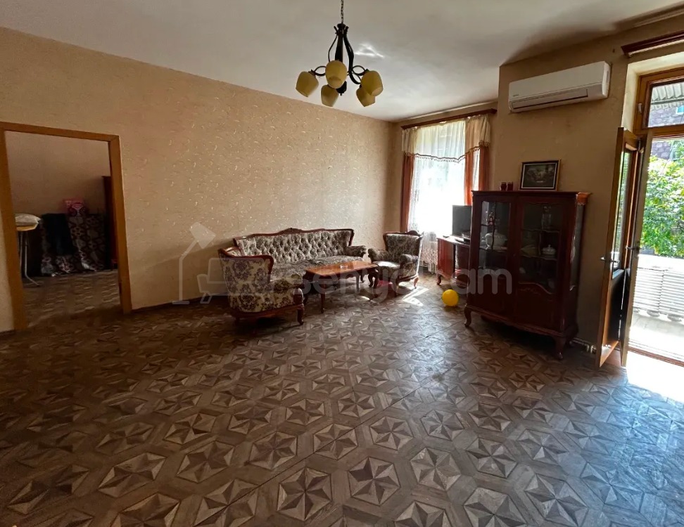 6 Սենյականոց Բնակարան Քարե Շենքում, 127քմ, 2/4 հարկ, Պետական Վիճակում