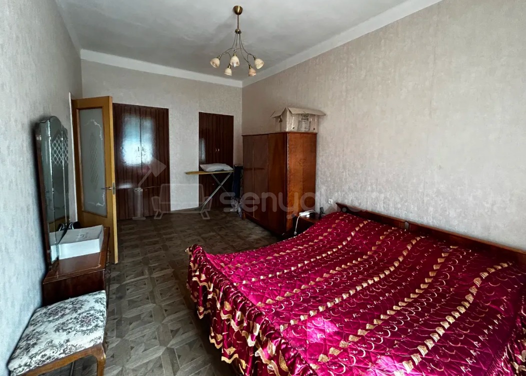 6 Սենյականոց Բնակարան Քարե Շենքում, 127քմ, 2/4 հարկ, Պետական Վիճակում