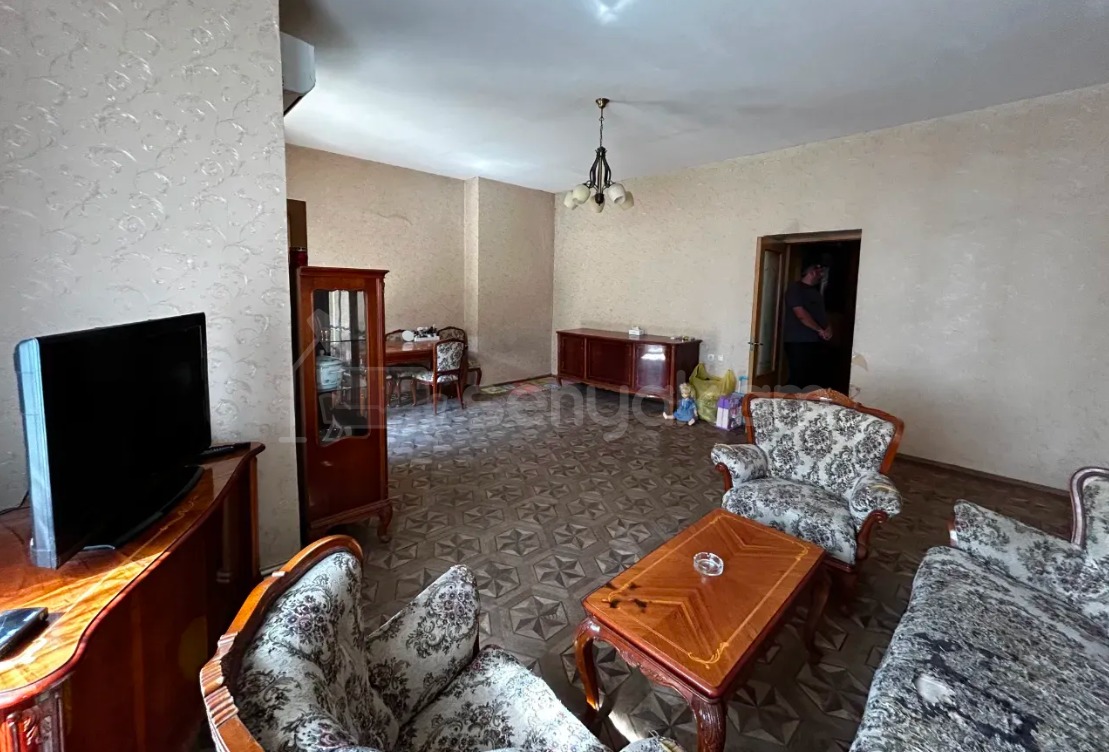 6 Սենյականոց Բնակարան Քարե Շենքում, 127քմ, 2/4 հարկ, Պետական Վիճակում