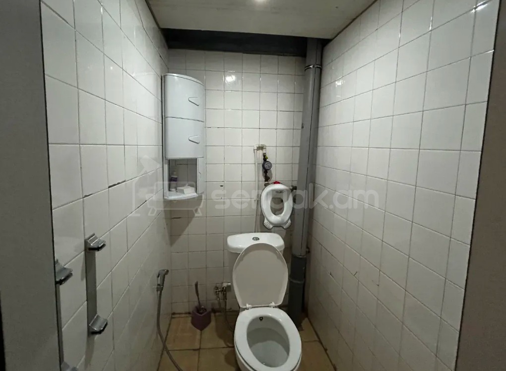 6 Սենյականոց Բնակարան Քարե Շենքում, 127քմ, 2/4 հարկ, Պետական Վիճակում