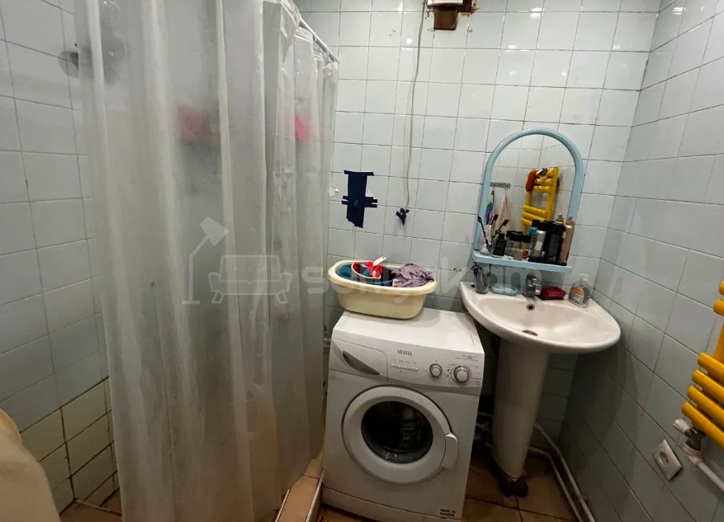 6 Սենյականոց Բնակարան Քարե Շենքում, 127քմ, 2/4 հարկ, Պետական Վիճակում