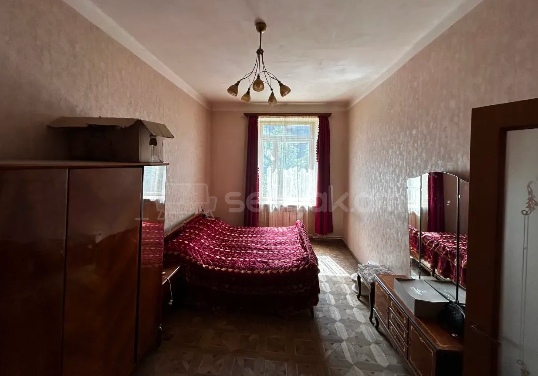 6 Սենյականոց Բնակարան Քարե Շենքում, 127քմ, 2/4 հարկ, Պետական Վիճակում