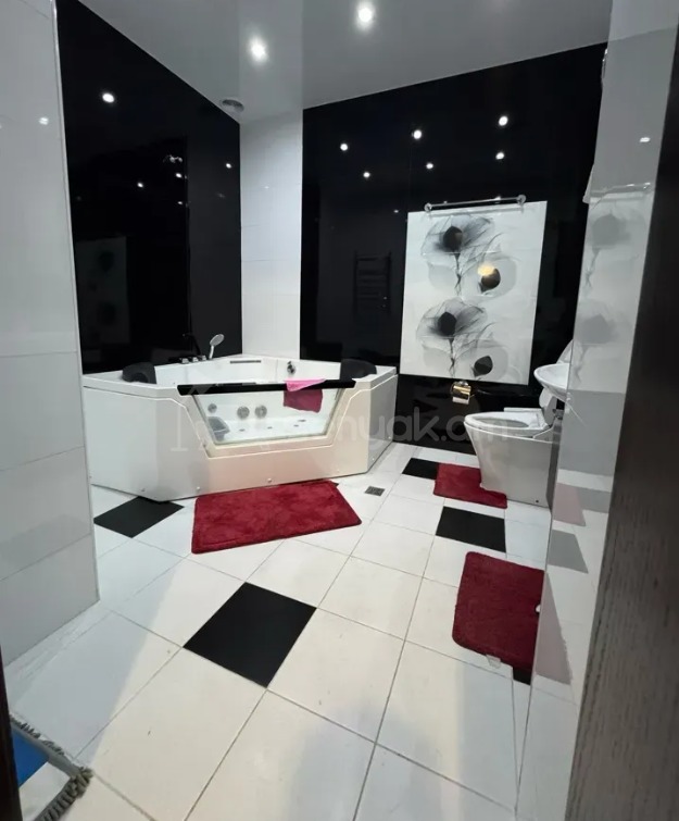 3 Սենյականոց Բնակարան Քարե Շենքում, 140քմ, 2/5 հարկ, Կապիտալ Վերանորոգված