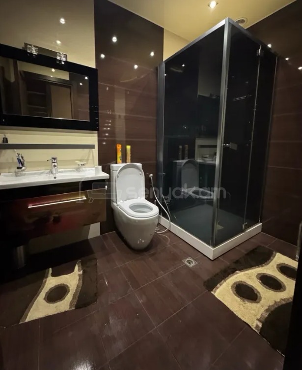 3 Սենյականոց Բնակարան Քարե Շենքում, 140քմ, 2/5 հարկ, Կապիտալ Վերանորոգված