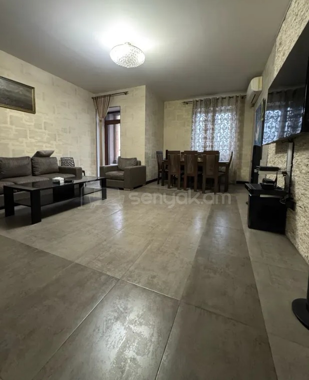 3 Սենյականոց Բնակարան Քարե Շենքում, 140քմ, 2/5 հարկ, Կապիտալ Վերանորոգված