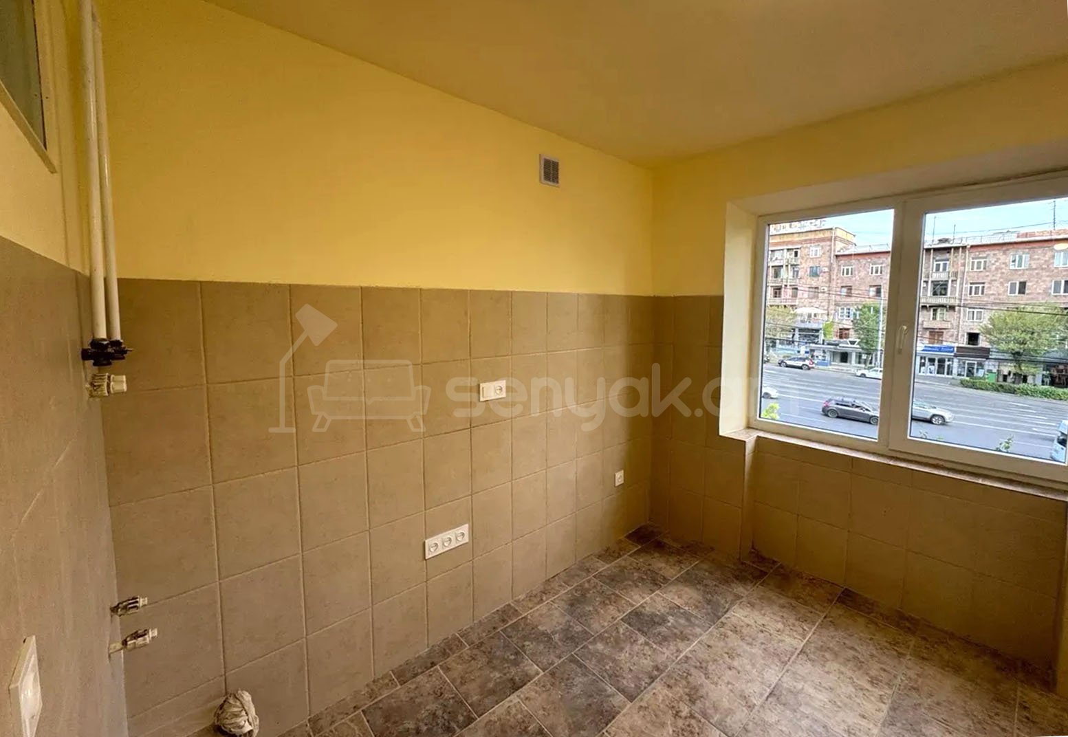 1 Սենյականոց Բնակարան Քարե Շենքում, 31քմ, 3/5 հարկ, Կապիտալ Վերանորոգված