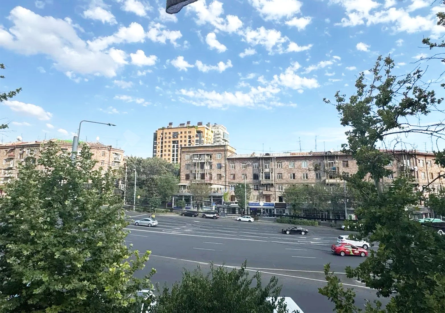 1 Սենյականոց Բնակարան Քարե Շենքում, 31քմ, 3/5 հարկ, Կապիտալ Վերանորոգված