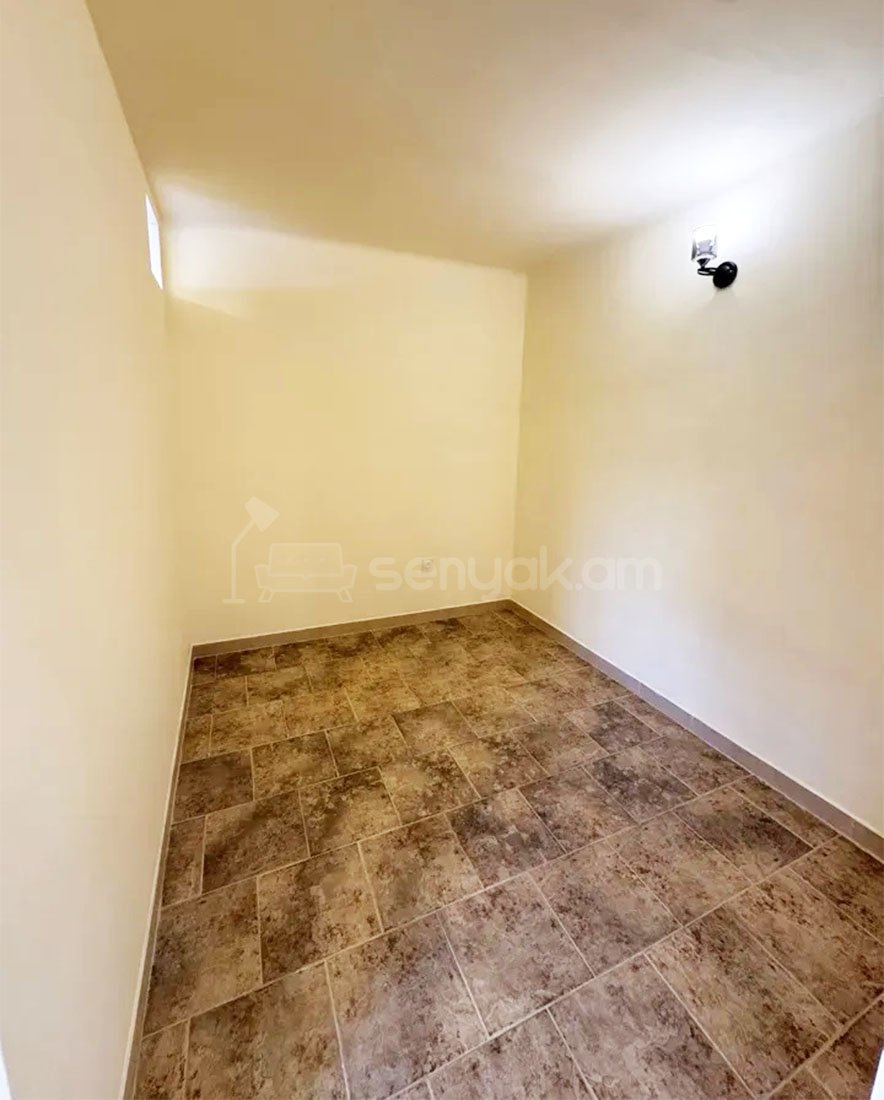 1 Սենյականոց Բնակարան Քարե Շենքում, 31քմ, 3/5 հարկ, Կապիտալ Վերանորոգված