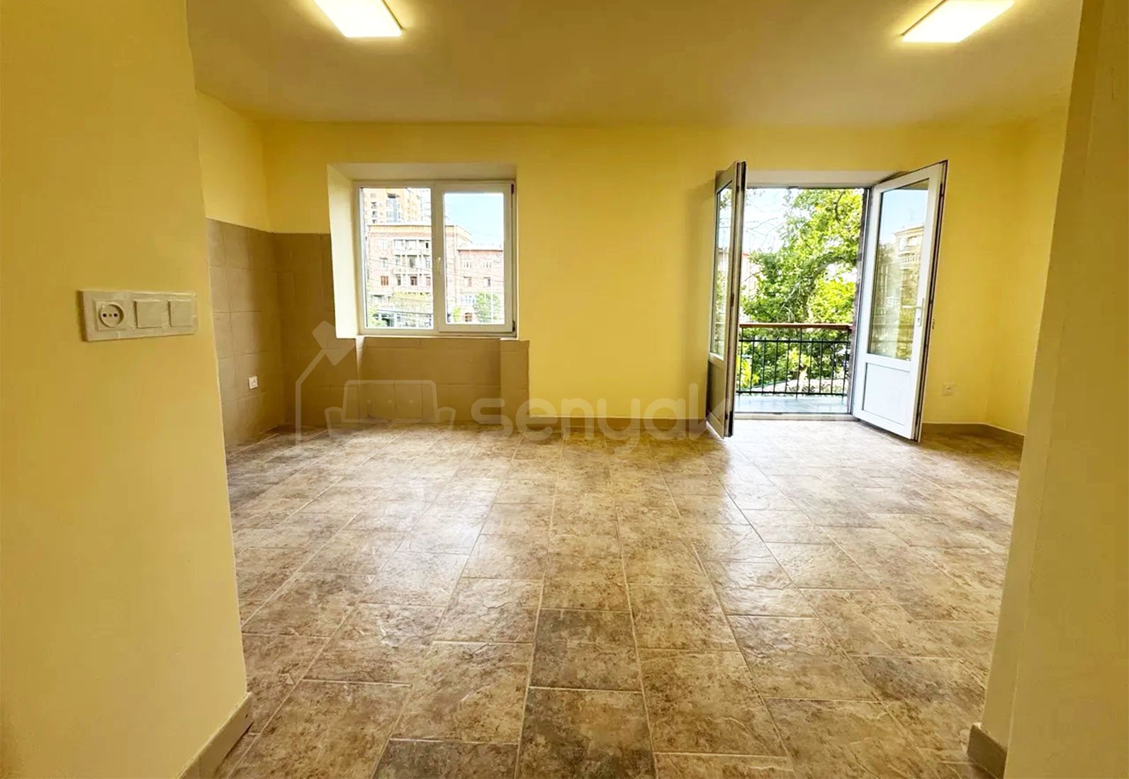 1 Սենյականոց Բնակարան Քարե Շենքում, 31քմ, 3/5 հարկ, Կապիտալ Վերանորոգված