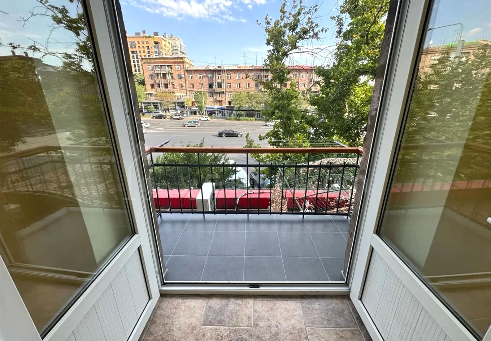 1 Սենյականոց Բնակարան Քարե Շենքում, 31քմ, 3/5 հարկ, Կապիտալ Վերանորոգված