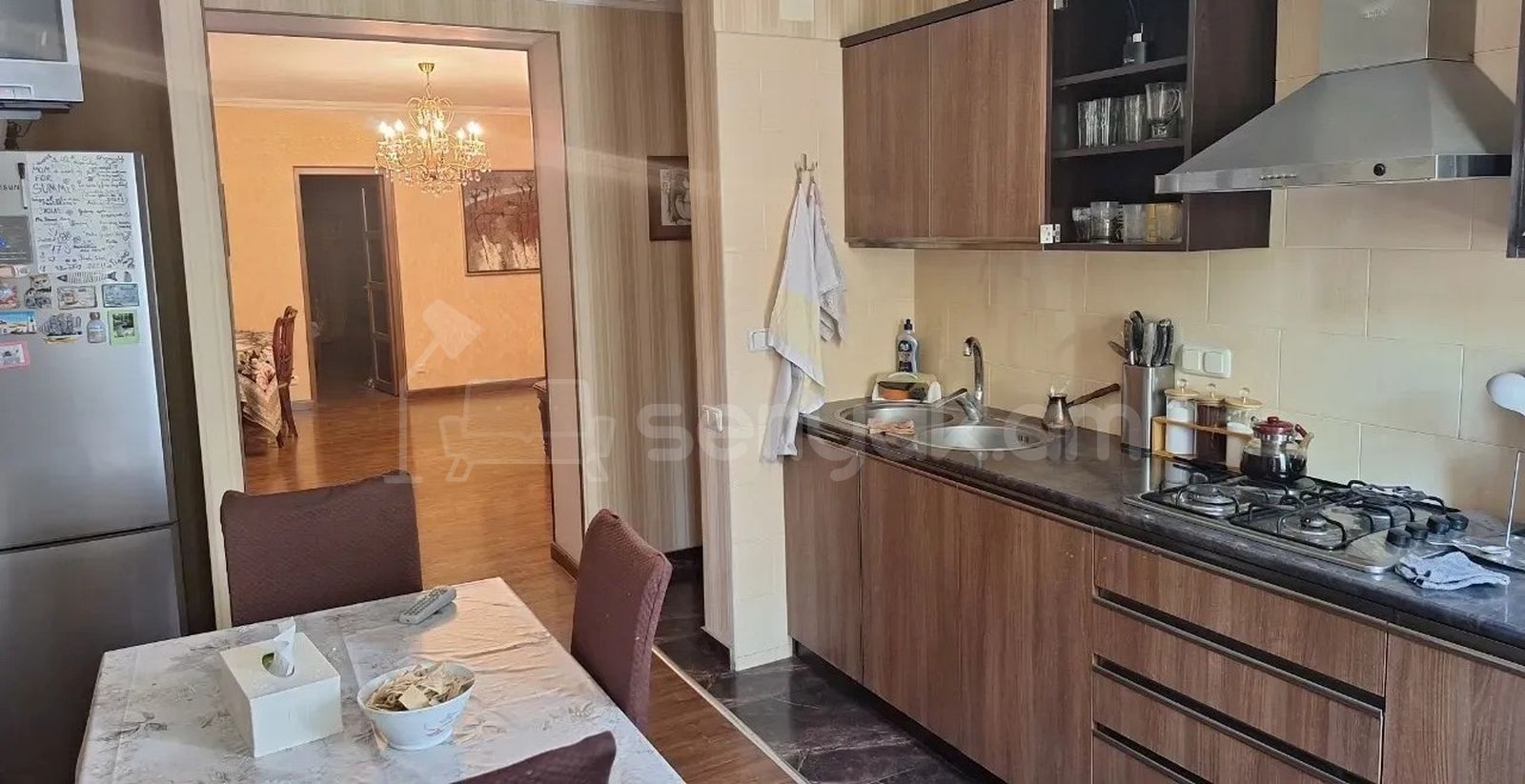 4 Սենյականոց Բնակարան Քարե Շենքում, 96քմ, 2/5 հարկ, Կապիտալ Վերանորոգված