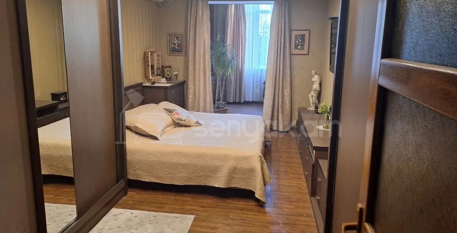 4 Սենյականոց Բնակարան Քարե Շենքում, 96քմ, 2/5 հարկ, Կապիտալ Վերանորոգված