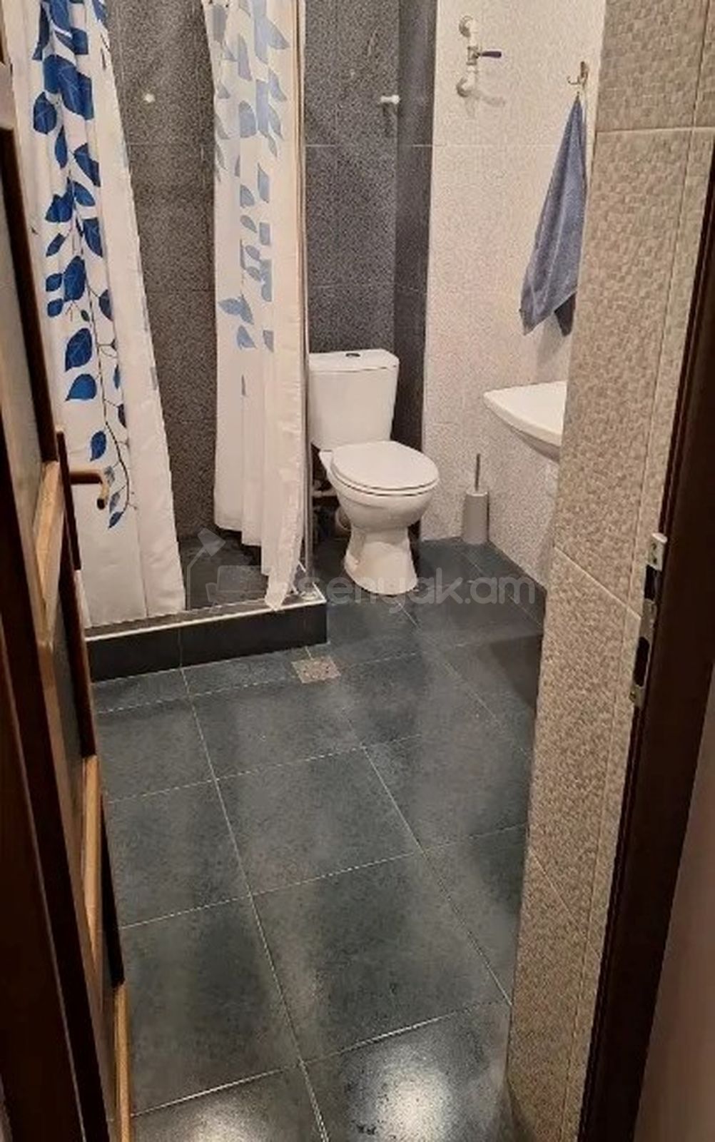 4 Սենյականոց Բնակարան Քարե Շենքում, 96քմ, 2/5 հարկ, Կապիտալ Վերանորոգված