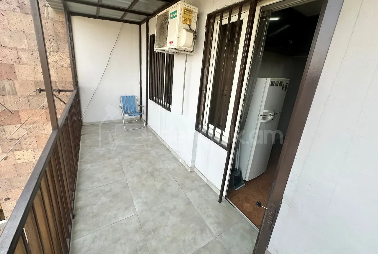 1 Սենյականոց Բնակարան Քարե Շենքում, 40քմ, 3/5 հարկ, Նորմալ Վիճակում, Կահավորված