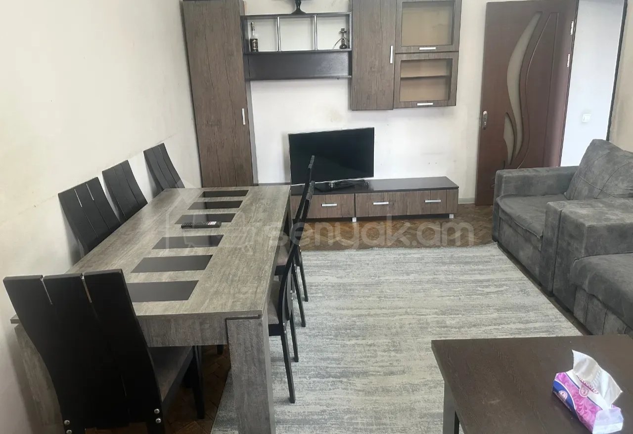 1 Սենյականոց Բնակարան Քարե Շենքում, 40քմ, 3/5 հարկ, Նորմալ Վիճակում, Կահավորված