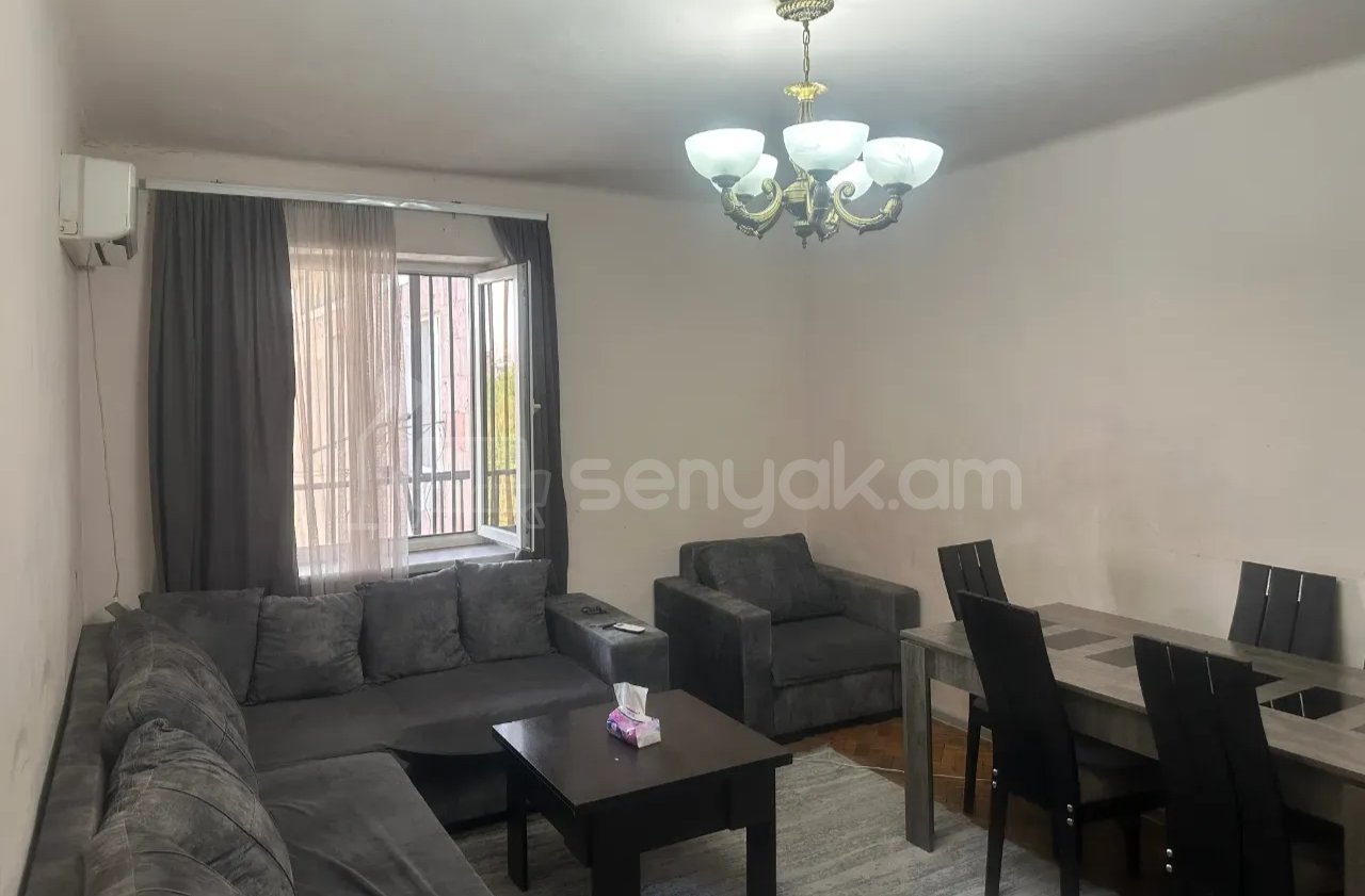 1 Սենյականոց Բնակարան Քարե Շենքում, 40քմ, 3/5 հարկ, Նորմալ Վիճակում, Կահավորված