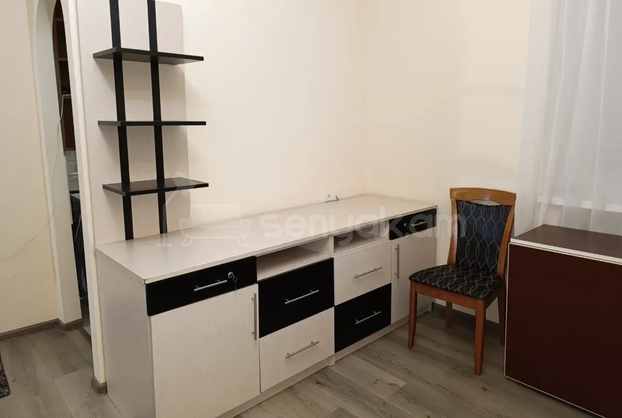 1 Սենյականոց Բնակարան Քարե Շենքում, 40քմ, 5/5 հարկ, Նորմալ Վիճակում, Կահավորված