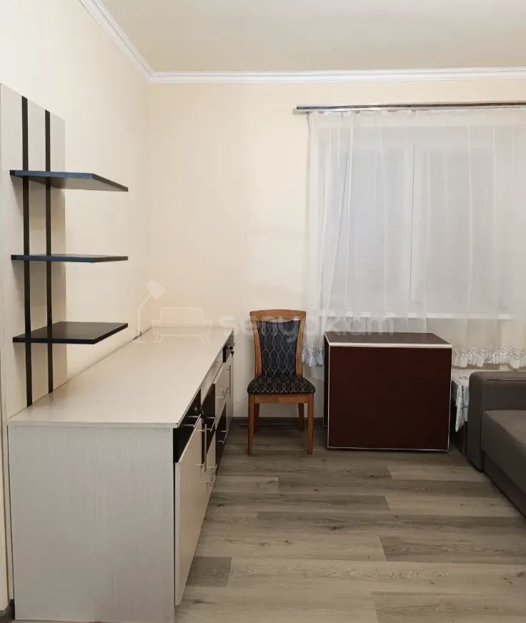 1 Սենյականոց Բնակարան Քարե Շենքում, 40քմ, 5/5 հարկ, Նորմալ Վիճակում, Կահավորված